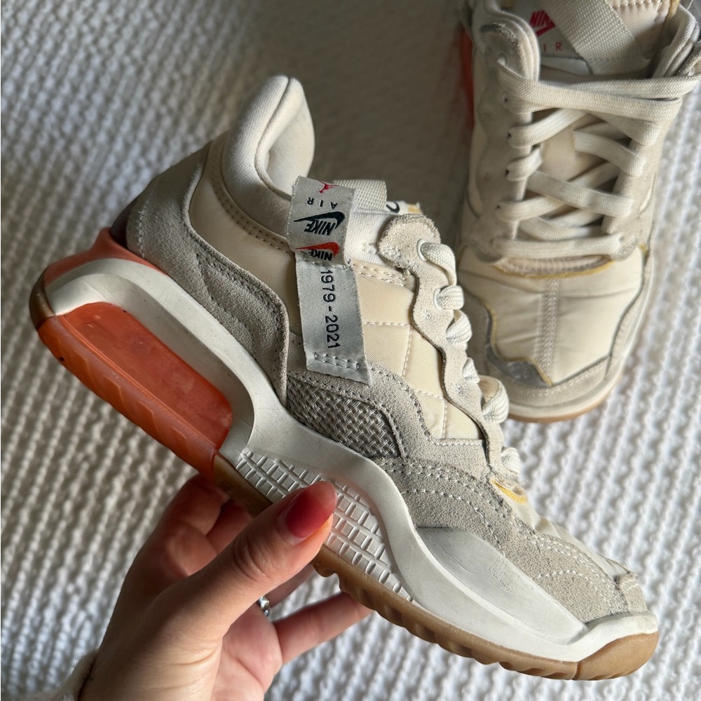 Nike Women's Beige and Coral Sneakers